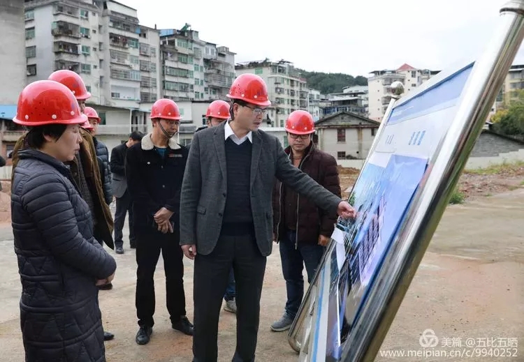 苏迎平县长到12个项目点现场办公 解决问题